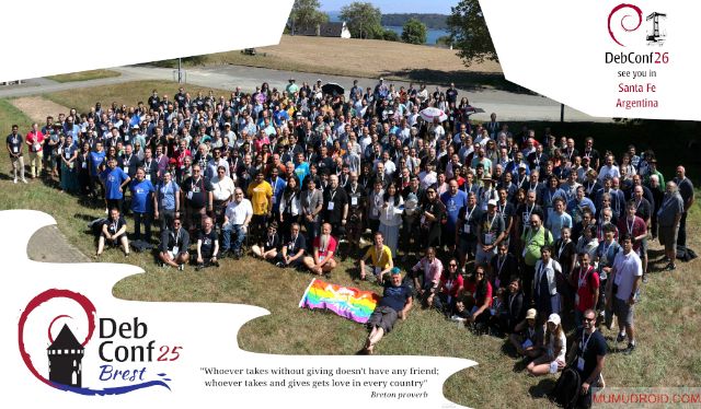 debconf25_group_photo